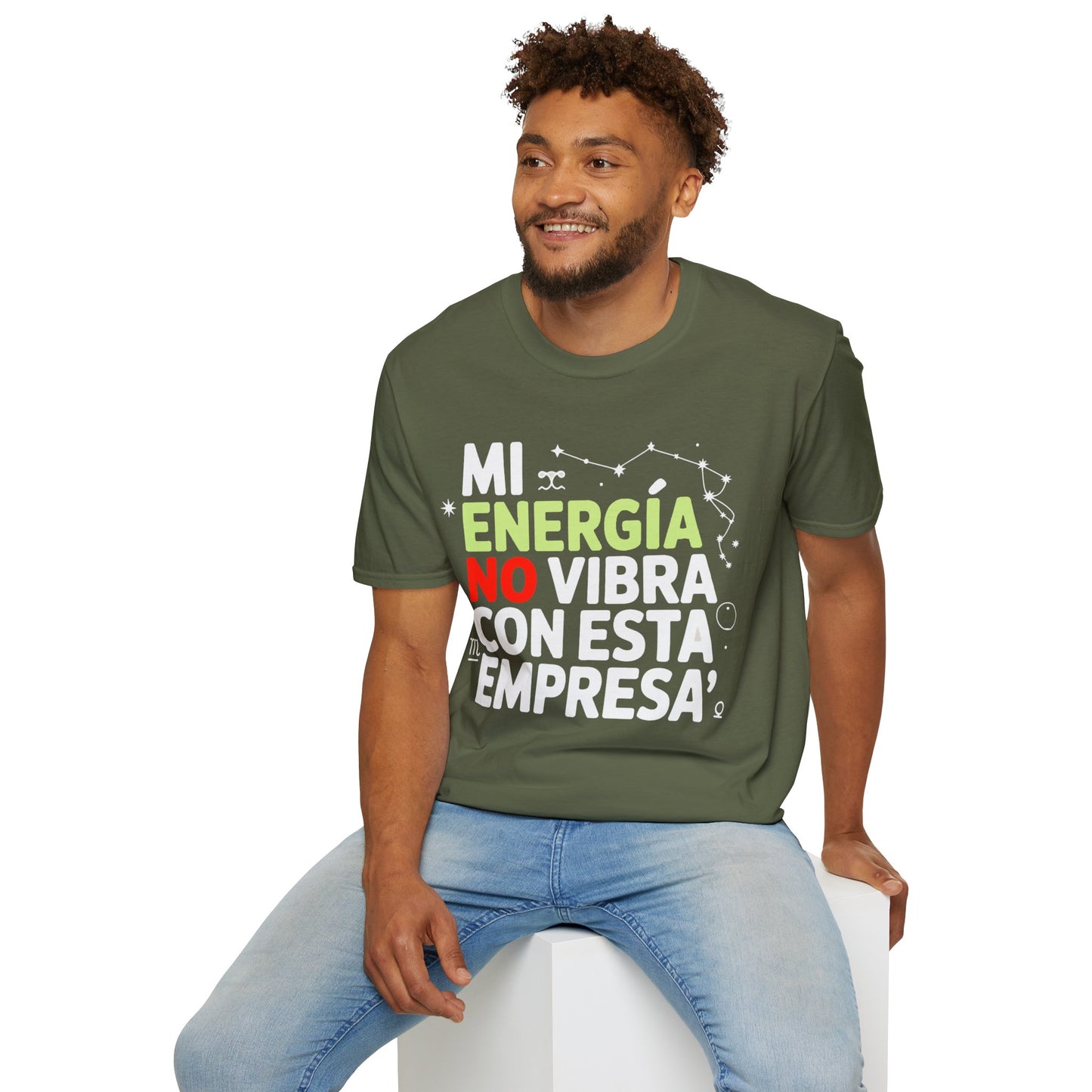 Camiseta memes oficina — "Mi energía no vibra con esta empresa"